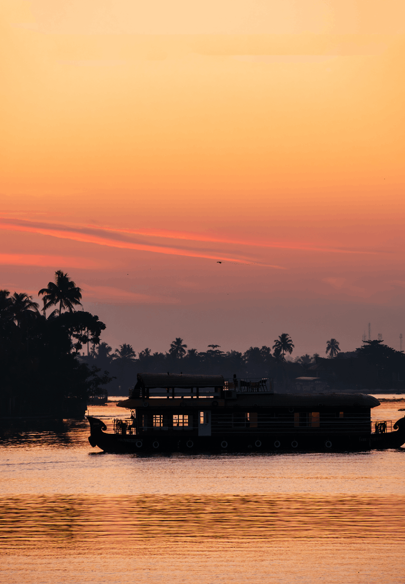Riding the backwaters in Alappuzha  